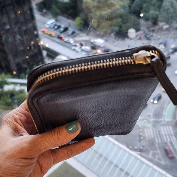 Gucci Interlocking G Leather Zip Around . - Picture 3 of 16